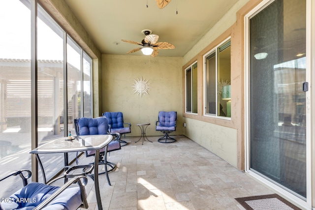 sunroom with ceiling fan