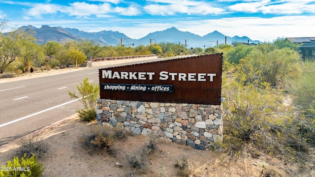 community / neighborhood sign featuring a mountain view