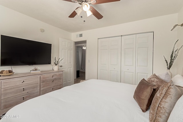 9825 N 44th Ave, Glendale, AZ 85302 - bedroom with a closet and ceiling fan