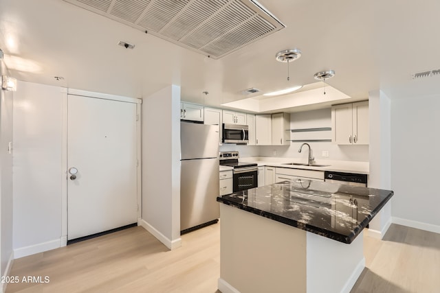 7970 E Camelback Rd Unit 110, Scottsdale, AZ 85251 - kitchen featuring visible vents, appliances with stainless steel finishes, light wood-type flooring, a sink, and baseboards