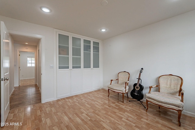 living area with light hardwood / wood-style flooring