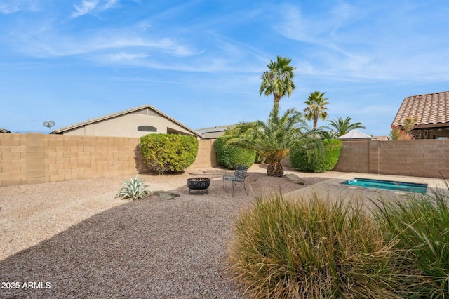 view of yard featuring a patio