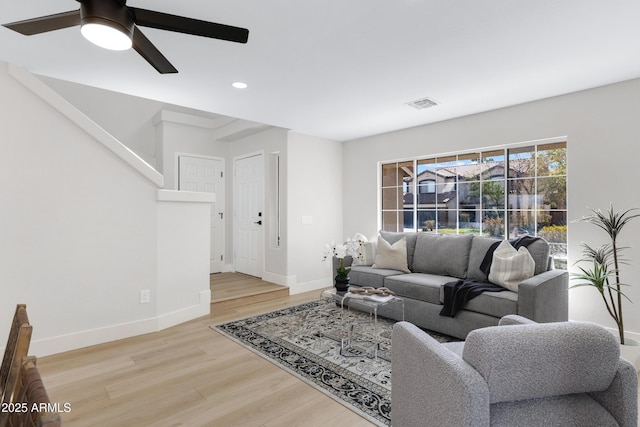 living room with light wood-style flooring, recessed lighting, visible vents, a ceiling fan, and baseboards