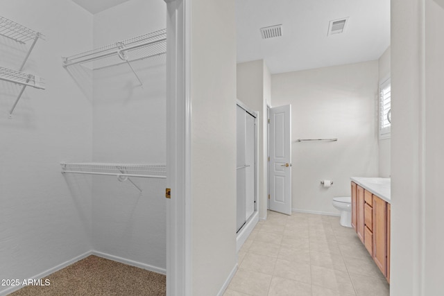 full bath featuring visible vents, baseboards, toilet, and a shower stall