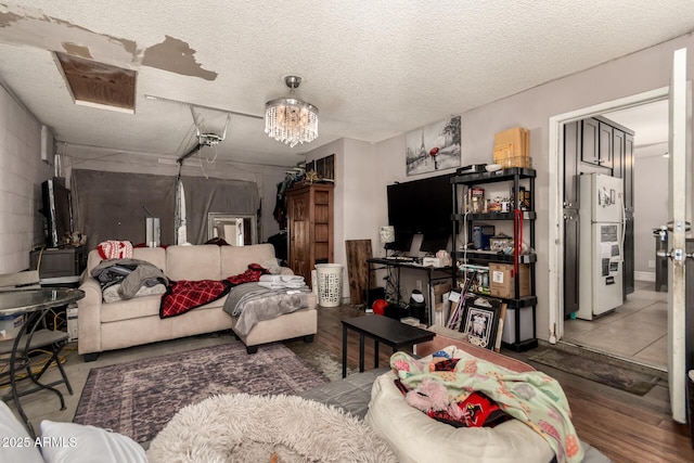 living room featuring a textured ceiling and an inviting chandelier