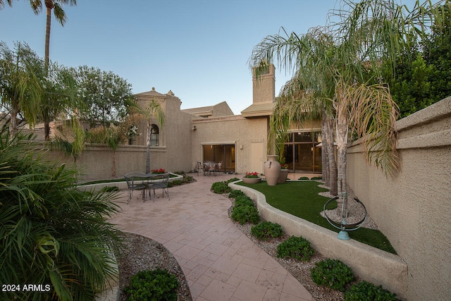 view of yard with a patio