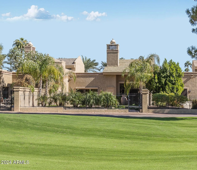 view of property's community featuring a lawn