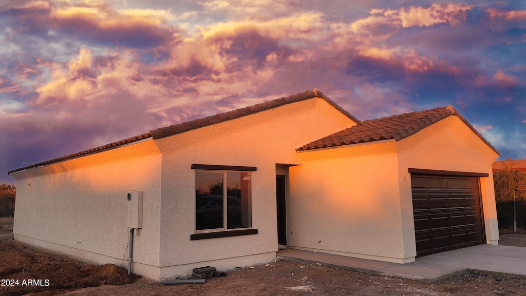 view of front of property featuring a garage