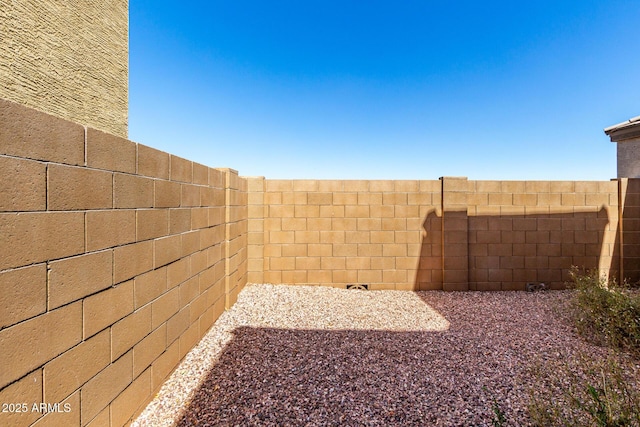 8208 W Albeniz Pl, Phoenix, AZ 85043 - view of yard with fence