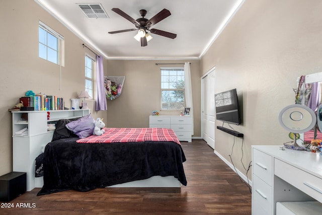 bedroom featuring dark hardwood / wood-style floors, ceiling fan, and crown molding