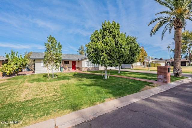 view of front of house featuring a front yard