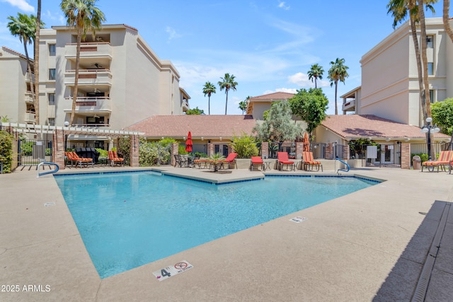 4200 N Miller Rd Unit 112, Scottsdale, AZ 85251 - community pool with fence and a patio