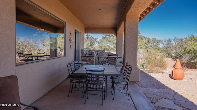 view of patio / terrace featuring an outdoor kitchen