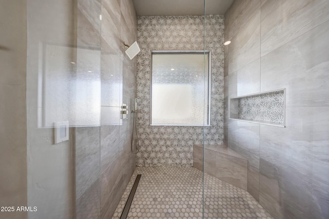 full bathroom featuring a tile shower