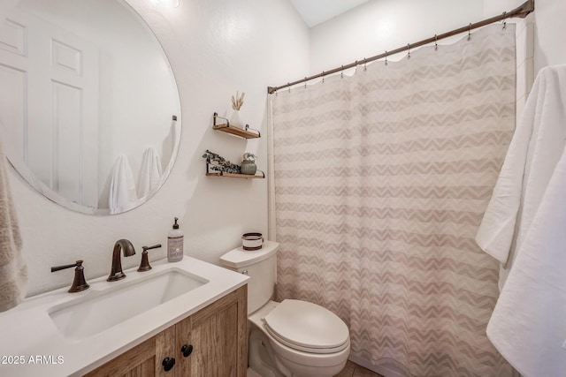 bathroom with a shower with shower curtain, vanity, and toilet