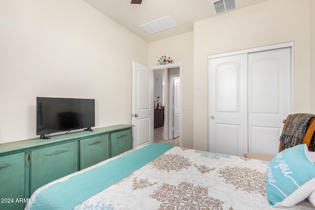 bedroom featuring ceiling fan and a closet