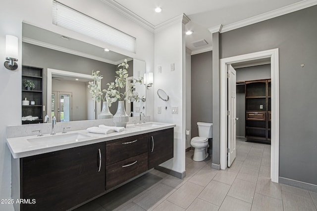 615 E Winter Dr, Phoenix, AZ 85020 - full bath featuring double vanity, crown molding, and recessed lighting