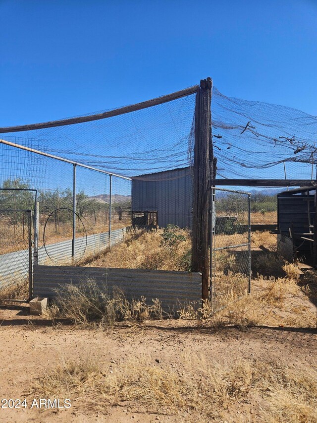 view of yard with an outdoor structure