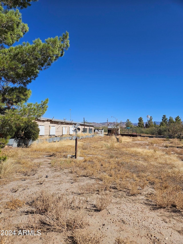 view of yard featuring a rural view