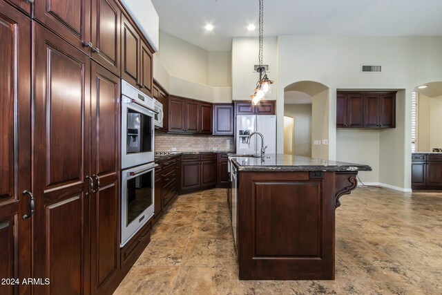 view of patio with ceiling fan