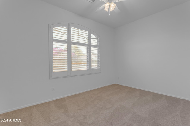 carpeted empty room featuring ceiling fan