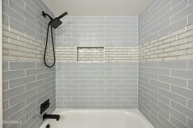 bathroom featuring tiled shower / bath combo