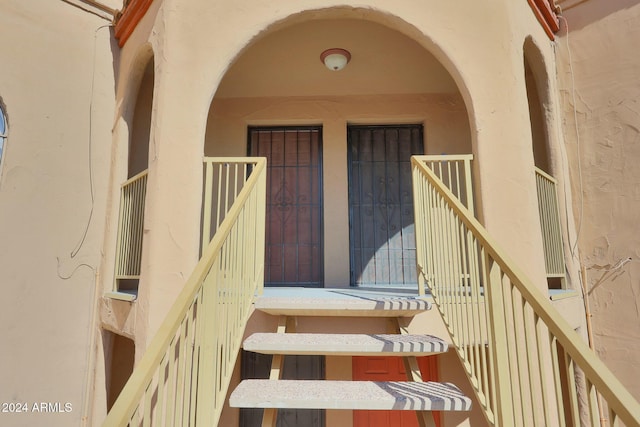 view of exterior entry with stucco siding