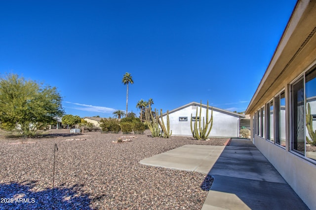 view of yard featuring a patio