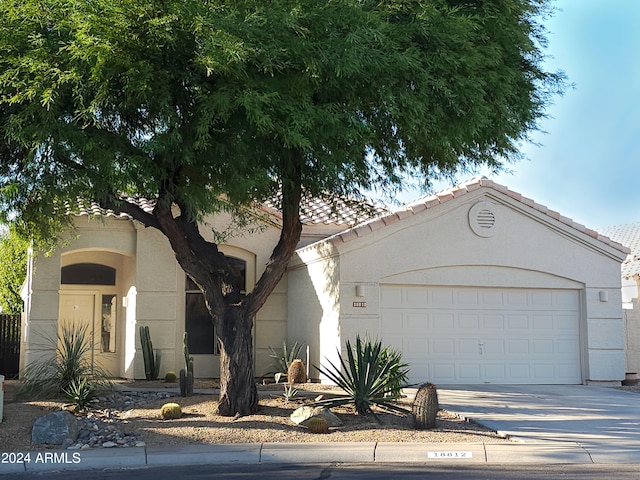 view of front facade featuring a garage