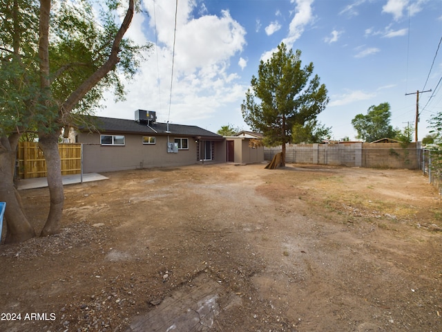 view of yard with central AC unit