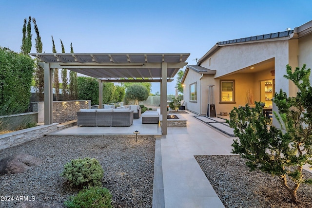 view of yard featuring a patio area, a pergola, and an outdoor living space