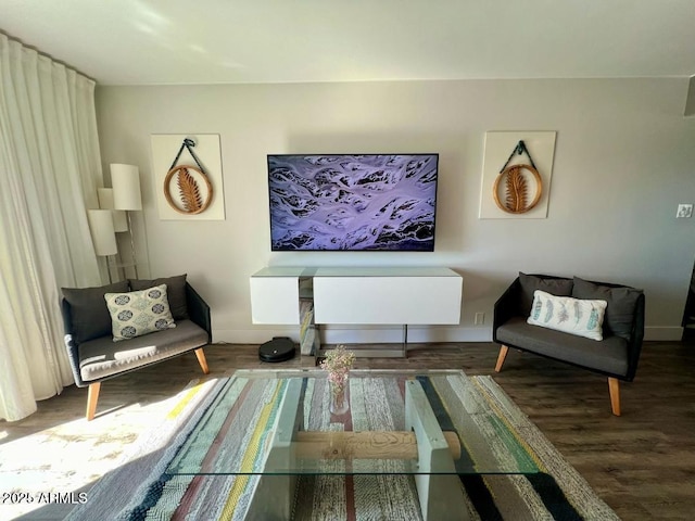 4610 N 68th St N Unit 476, Scottsdale, AZ 85251 - living area featuring wood finished floors