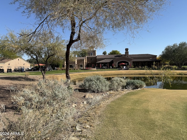 view of yard featuring a water view