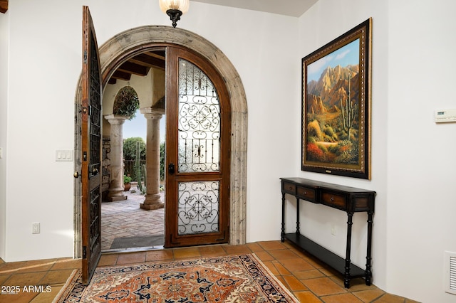 40039 N 107th Pl, Scottsdale, AZ 85262 - tiled entrance foyer with arched walkways and decorative columns