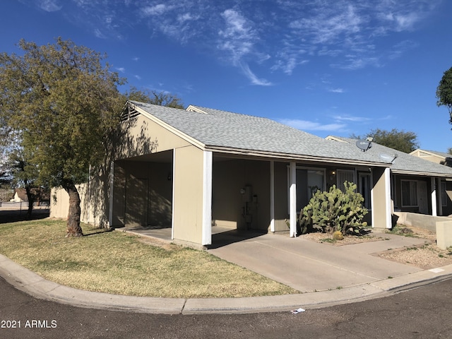 4042 E Carson Rd, Phoenix, AZ 85042 - view of front of property with driveway, a shingled roof, and a front yard