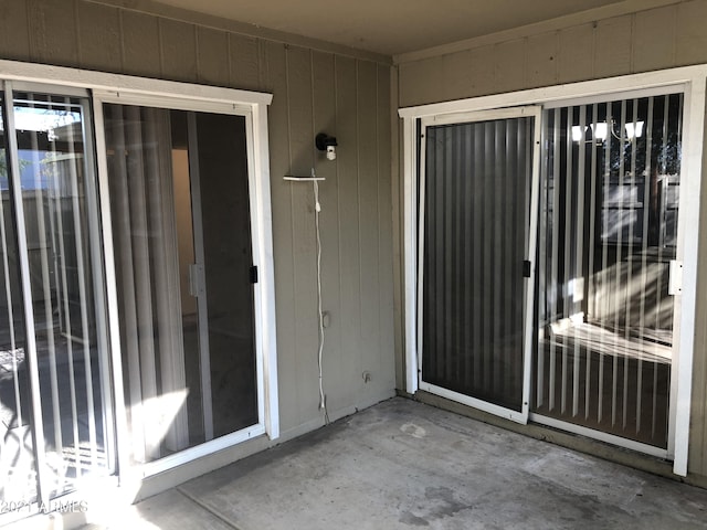 4042 E Carson Rd, Phoenix, AZ 85042 - view of exterior entry featuring a patio