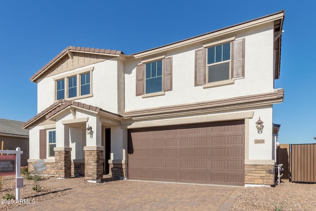 view of front facade featuring a garage