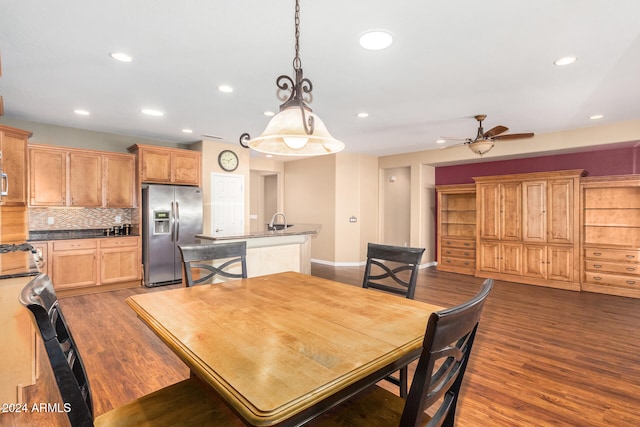 dining room with recessed lighting, baseboards, dark wood-style floors, and a ceiling fan