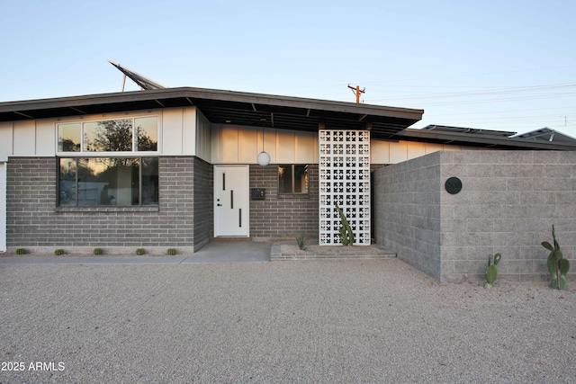 view of front facade featuring brick siding