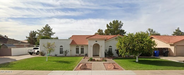 view of front of property featuring a front lawn