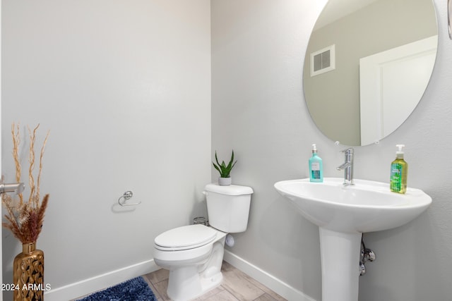 2511 W Queen Creek Rd Unit 205, Chandler, AZ 85248 - bathroom with toilet and baseboards