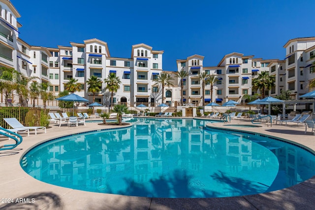 2511 W Queen Creek Rd Unit 205, Chandler, AZ 85248 - community pool featuring fence and a patio area