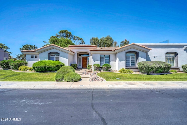 view of front of house featuring a front yard