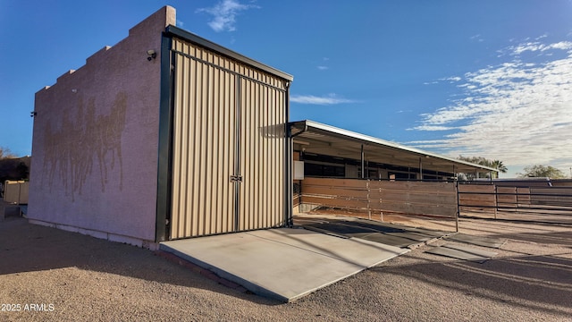 view of outdoor structure featuring an outdoor structure and an exterior structure