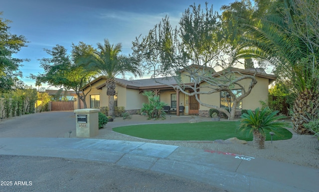 view of front facade with a front yard