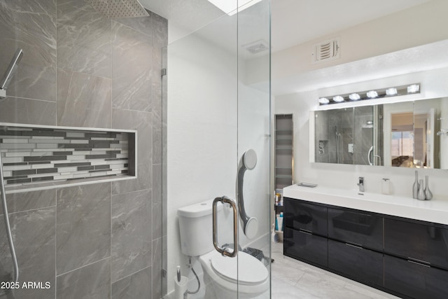 3758 E Sunnyside Dr, Phoenix, AZ 85028 - bathroom with toilet, visible vents, vanity, and tiled shower