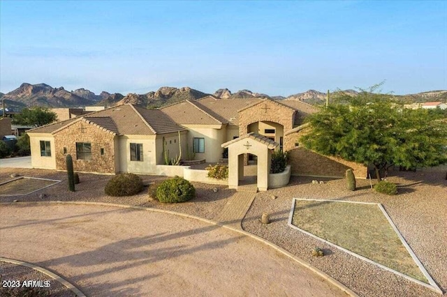 view of front of home featuring a mountain view