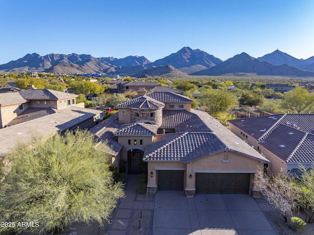 birds eye view of property featuring a mountain view