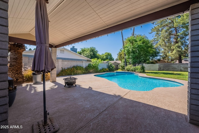 405 E Stanford Ave, Gilbert, AZ 85234 - view of swimming pool featuring a patio, a fenced backyard, and an outdoor fire pit