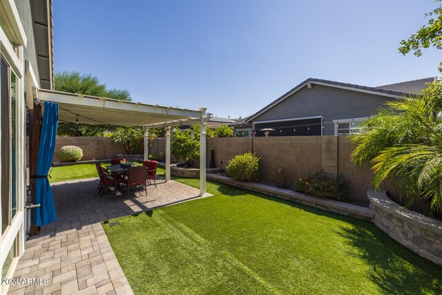 view of yard with a patio area